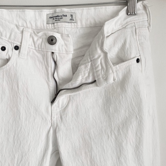 Abercrombie 90s Straight Mid Rise Jeans, White - Size 26 (2) - Picture 13 of 13